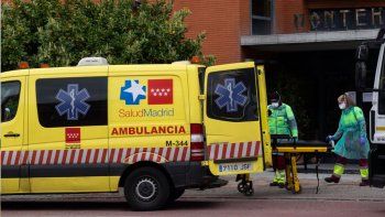 Los muertos en España siguen en aumento, pero el número de contagiados baja. Los muertos en España siguen en aumento, pero el número de contagiados baja.