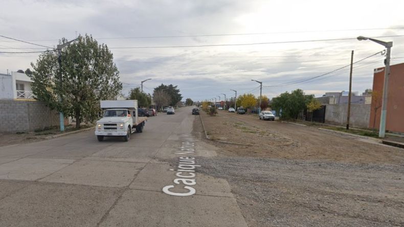 La calle Cacique Nahuelpán al 1.600, en Trelew, donde ocurrió la pelea entre un padre y su hijo.