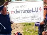 Vecinos evacuados del edificio del barrio LU4, en Comodoro Rivadavia, Chubut.