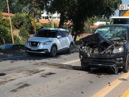 La camioneta quedó con daños considerables. Foto: Tu Noticia. La camioneta quedó con daños considerables. Foto: Tu Noticia.