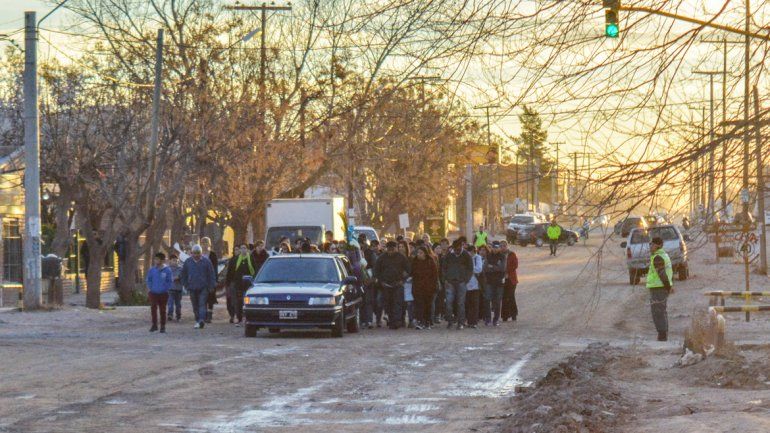 La comunidad acompañó el cortejo hasta el cementerio de Rincón.
