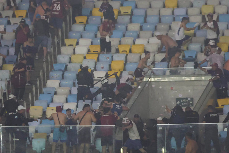 Los hinchas de Lanús fueron agredidos en Brasil.
