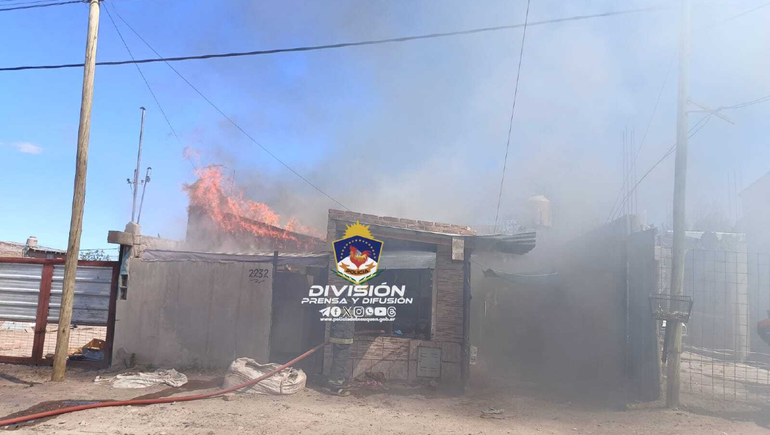 Un incendio destruyó un departamento en el Oeste