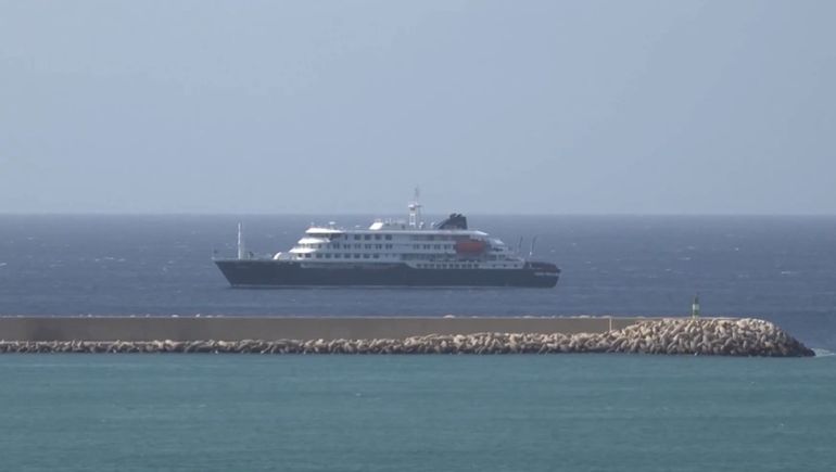 El crucero MV Hondius había partido desde Ushuaia y quedó anclado frente a las costas de Cabo Verde.
