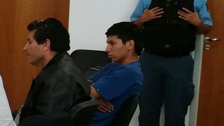 Ángel Lucero y su hijo Michael en la audiencia de fijación de pena.
