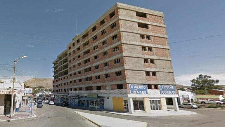 El edificio de la Tehuelches: 50 años de una obra inconclusa en Comodoro Rivadavia. (Google).