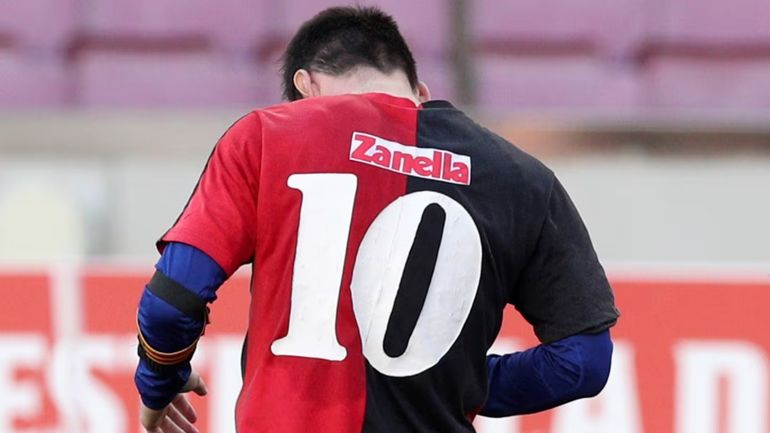 Lionel Messi con la camiseta de Newell’s Lionel Messi con la camiseta de Newell’s 