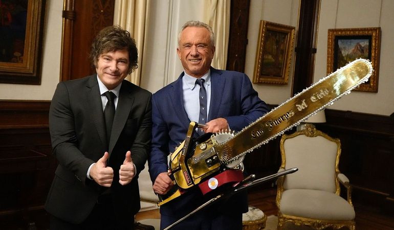 El presidente Javier Milei y el Secretario de Salud de los Estados Unidos, Robert Kennedy Jr, en la Casa Rosada. El presidente Javier Milei y el Secretario de Salud de los Estados Unidos, Robert Kennedy Jr, en la Casa Rosada.
