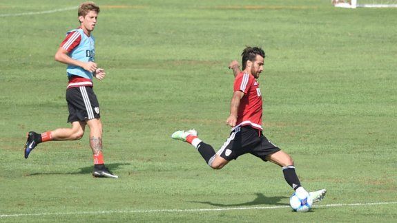 Rossi y Ponzio hablaron de la diferencia que los separa de Boca y ya anticipan el clásico.