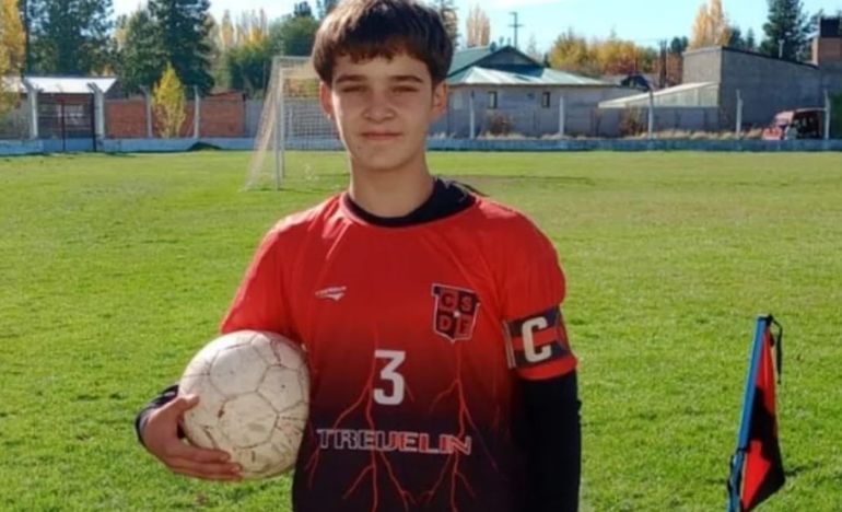 Promesa de Chubut: Sebastián Hernández juega en un club de Trevelin. Es lateral izquierdo. Promesa de Chubut: Sebastián Hernández juega en un club de Trevelin. Es lateral izquierdo.