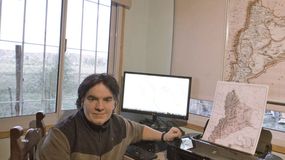 Conocé al neuquino que es el señor de los mapas