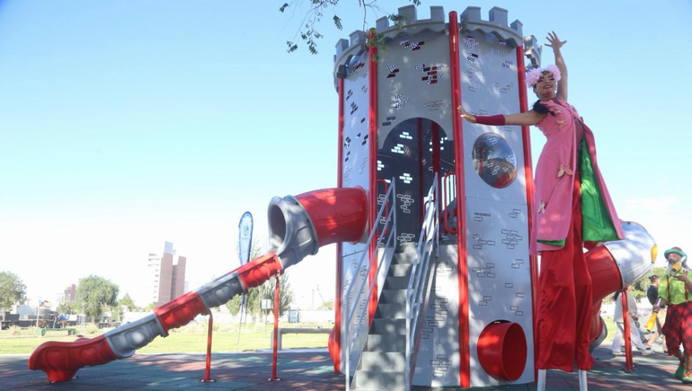 La Municipalidad inauguró un nuevo parque temático en el Jaime de Nevares.