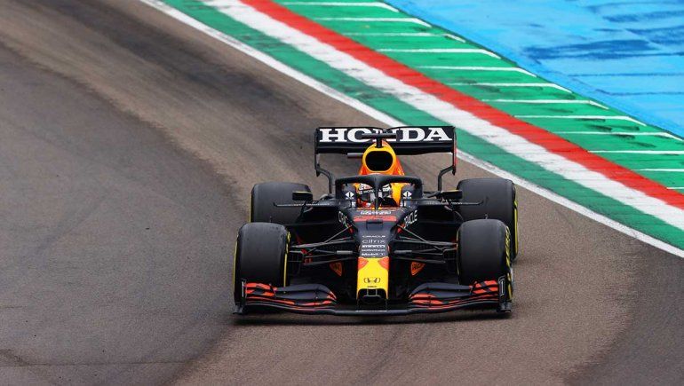 Max Verstappen ganó una carrera loca de la Fórmula 1 en Imola.