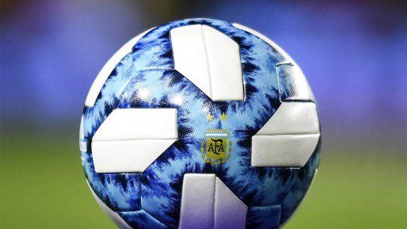 Fútbol en continuado y sin vacaciones en el país
