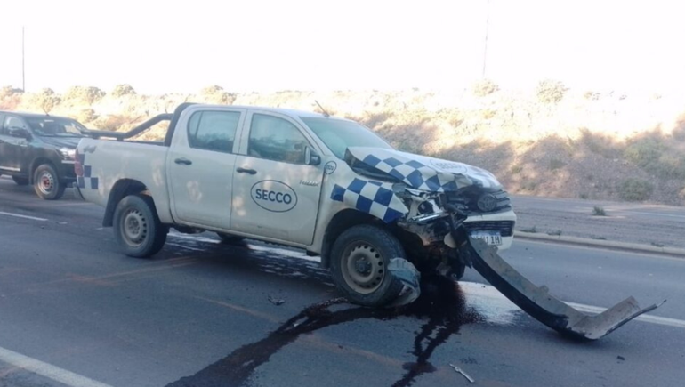 Choque en Ruta 7: una mujer hospitalizada tras ser impactada por una camioneta petrolera