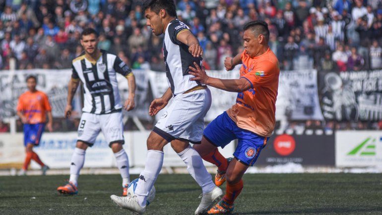 Cipo le ganó 4 a 1 al Deportivo Roca y se quedó con el clásico