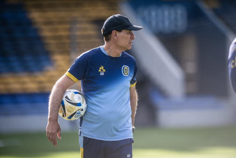 Ariel Holan habló por primera vez de su salida de Rosario Central