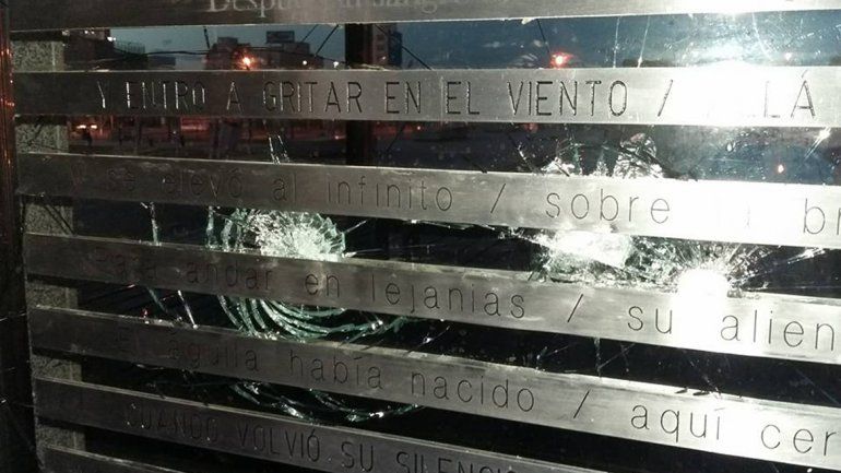 Volvieron a destrozar el Cenotafio de los Caídos en Malvinas