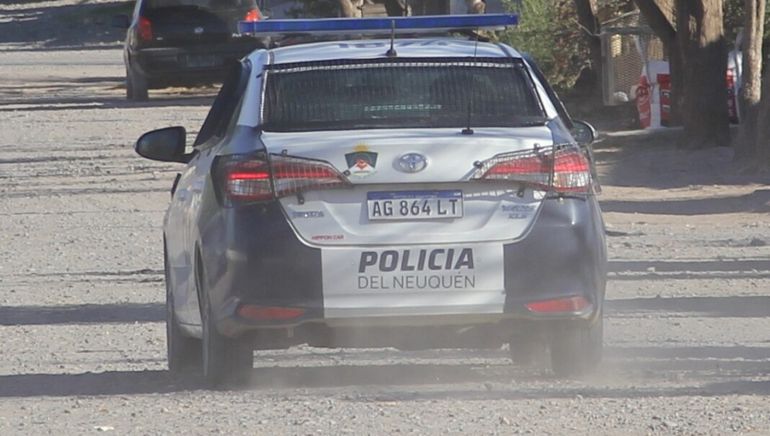 La Policía de Centenario tiene un arduo trabajo. La Policía de Centenario tiene un arduo trabajo.