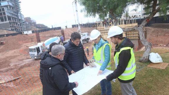 Un puente sobre calle Salta: Gaido recorrió la obra del Acceso Norte