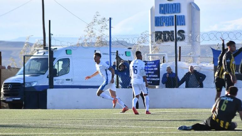 Lazzaneo anotó el gol de la victoria para Deportivo Rincón.
