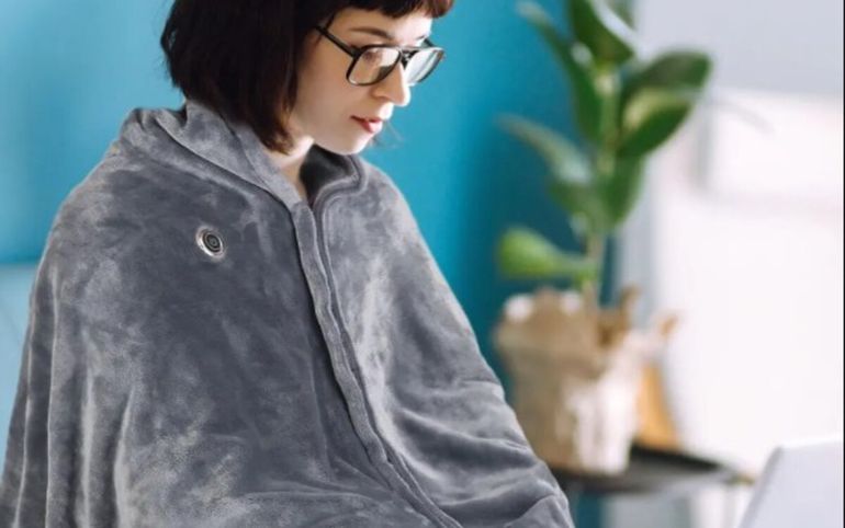 La manta térmica portátil aparece como una de las opciones más buscadas para enfrentar el invierno con mayor comodidad y calor localizado.