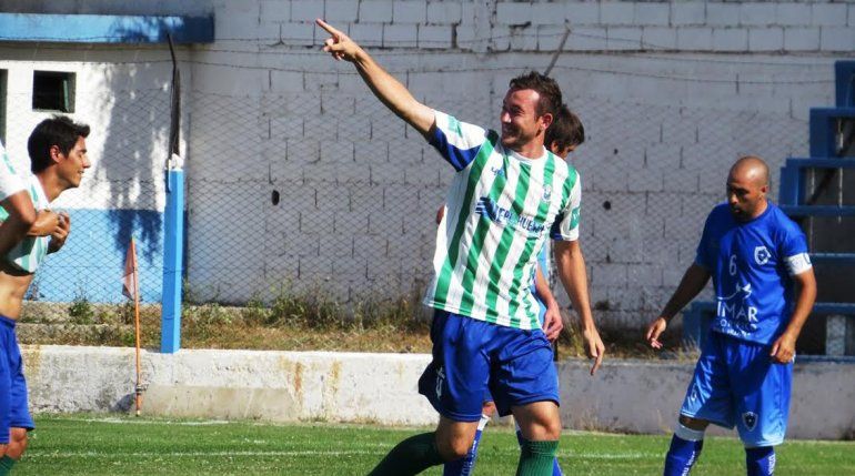 Javier Delpiano celebra su gol. El defensor fue uno de los refuerzos para esta temporada.&nbsp;