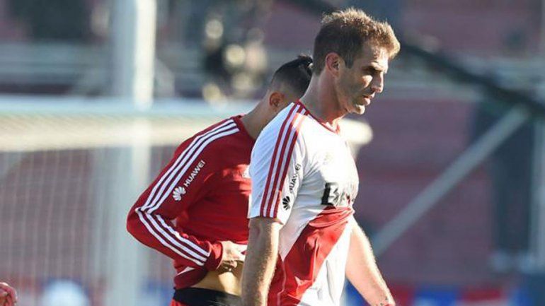 El delantero uruguayo sufrió un desgarro y se pierde lo que resta.