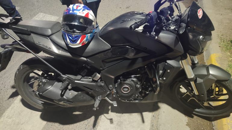 El conductor de la Bajaj debió ser trasaldado al Heller para un examen general. El conductor de la Bajaj debió ser trasaldado al Heller para un examen general.