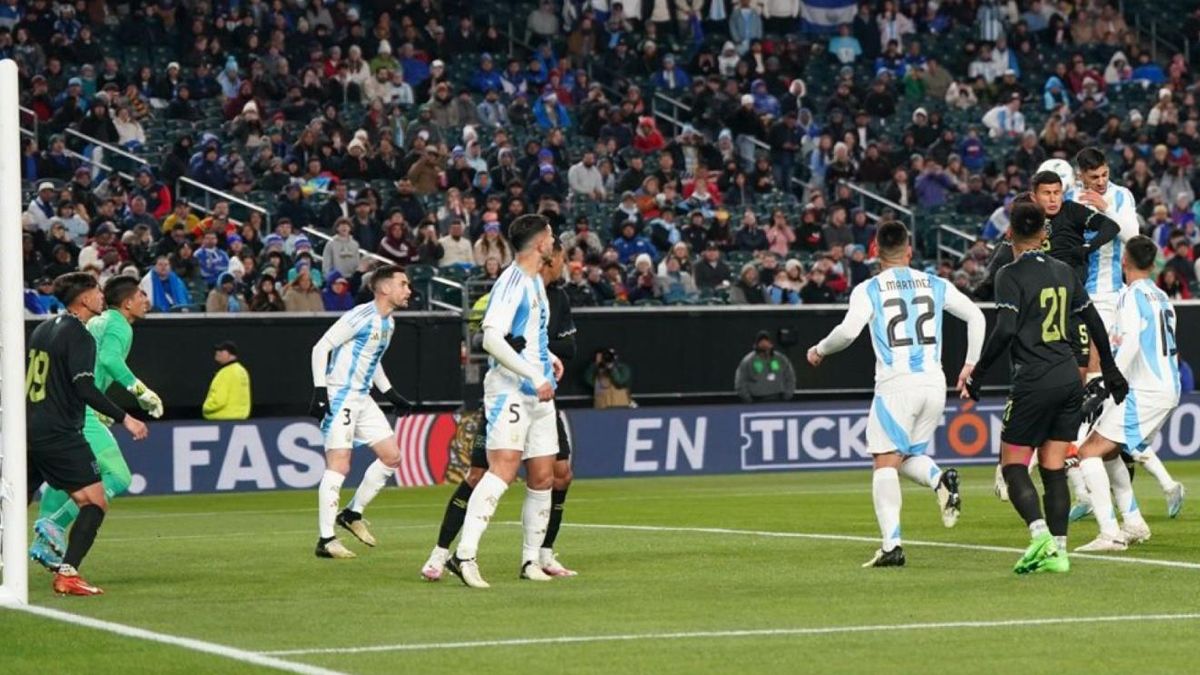 la Selección Argentina goleó a El Salvador thumbnail