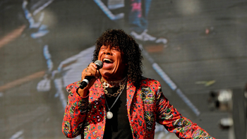 preocupa la salud de la mona jimenez: fue internado de urgencia preocupa la salud de la mona jimenez: fue internado de urgencia