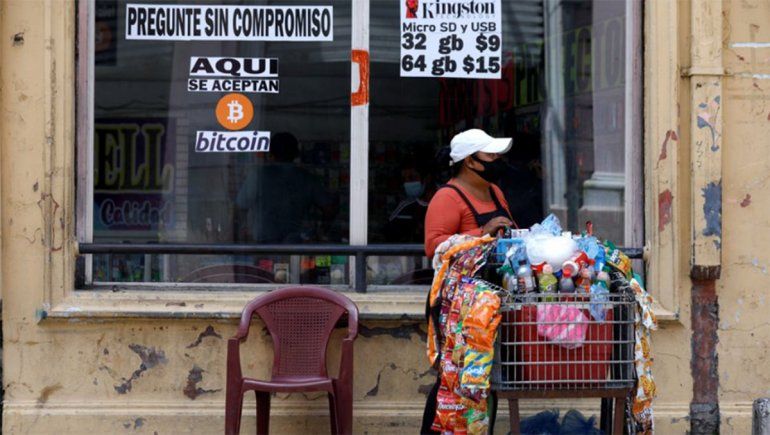 Crece el uso del bitcoin en El Salvador, pero persisten los dolores de cabeza