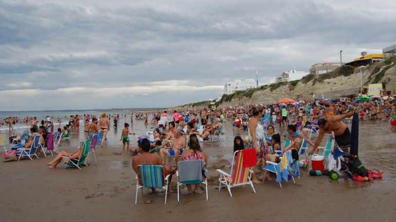 Los bañistas sacaron provecho ayer de una inesperada jornada de playa.