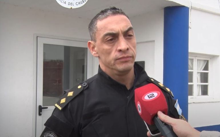 Juan García, jefe de la comisaría de Playa Unión, en Rawson, le contó lo sucedido a la TV local. Juan García, jefe de la comisaría de Playa Unión, en Rawson, le contó lo sucedido a la TV local. 