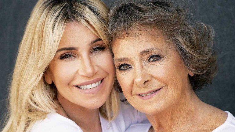 Flor Peña, emocionada tras la operación de su madre por un tumor