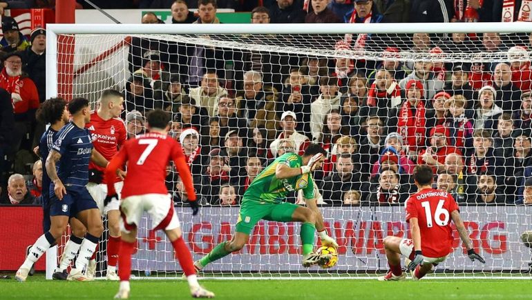 La atajada del Dibu Martínez que muchos consideran la mejor del año