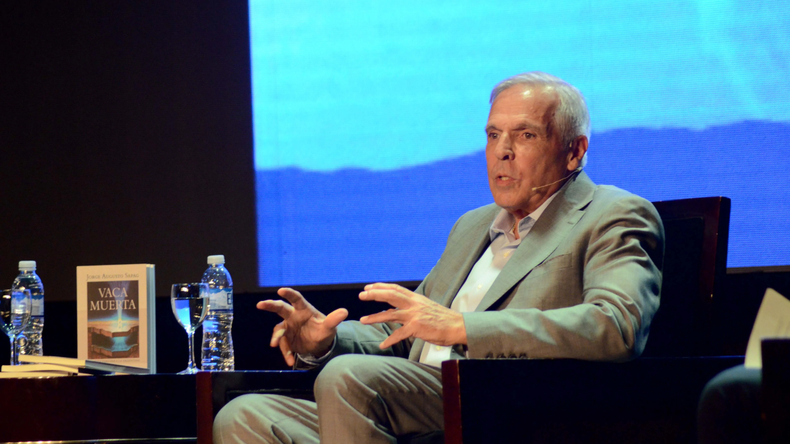 Jorge Sapag presentó su libro en el Hotel Casino Magic.