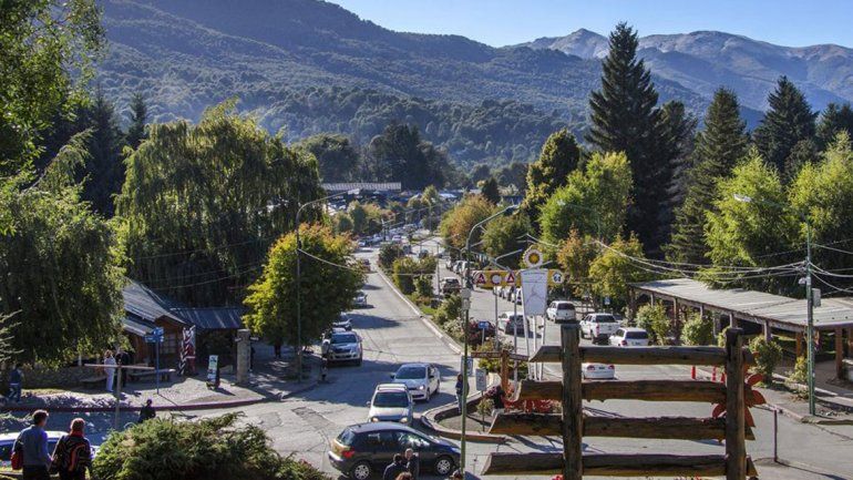 Anuncian viviendas para La Angostura y Mariano Moreno