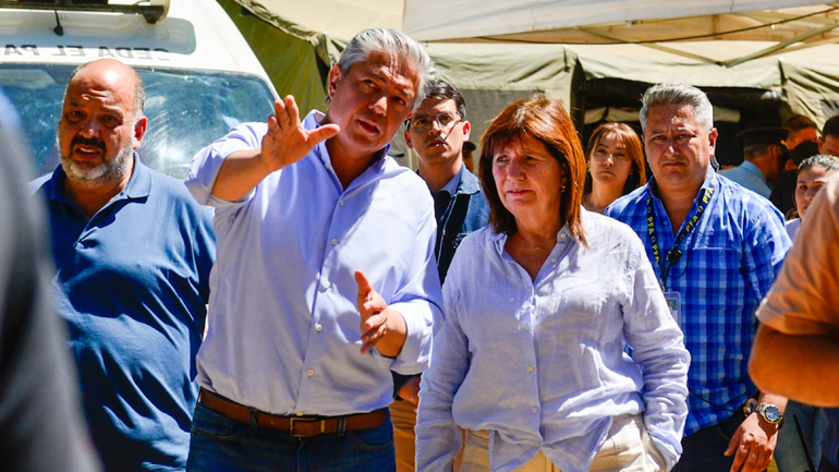 Rolando Figueroa y Patricia Bullrich evaluaron la situación del incendio en Valle Magdalena