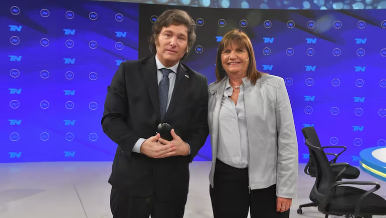 Javier Milei interpeló a Patricia Bullrich ante lo sucedido en Rosario. Javier Milei interpeló a Patricia Bullrich ante lo sucedido en Rosario.