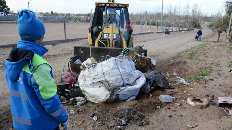 El operativo de limpieza se instaló en Valentina Norte