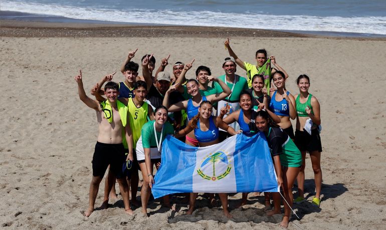 El beach handball copó el podio y hace historia en los Juegos Nacionales de Playa