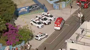 Durante el ataque del adolescente a una escuela de Brasil, varios alumnos fueron alcanzados por los tiros, una alumna murió y otros tres heridos. Durante el ataque del adolescente a una escuela de Brasil, varios alumnos fueron alcanzados por los tiros, una alumna murió y otros tres heridos.