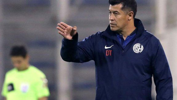 Disculpas para los propios y flores para los rivales