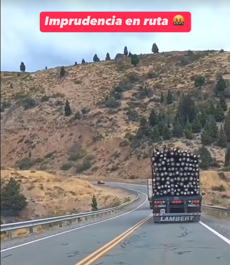 El camionero tuvo pocos segundos para volver a su mano de la ruta para evitar un choque frontal. El camionero tuvo pocos segundos para volver a su mano de la ruta para evitar un choque frontal.