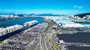 Vista de la imponente planta de Hyundai en Ulsan, Corea del Sur. Vista de la imponente planta de Hyundai en Ulsan, Corea del Sur.