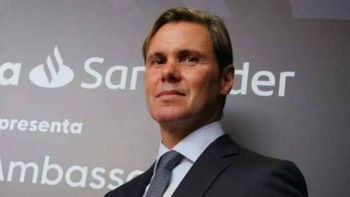 Fernando Redondo podría ser considerado por Juan Román Riquelme. Fernando Redondo podría ser considerado por Juan Román Riquelme.