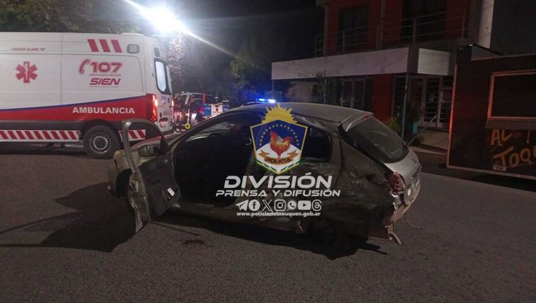 Jóvenes alcoholizados evadieron un control, chocaron y están internados