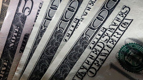 En alza: el dólar cerró este martes en $58