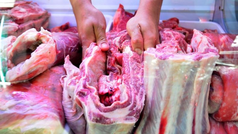 La Justicia cerró la barrera sanitaria y al menos por 30 días no entrará asado con hueso
